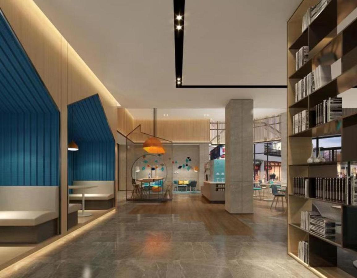 平湖经开智选假日酒店 外观 照片